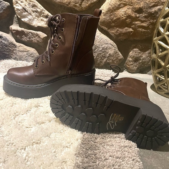 Chelsea boots. Perfect condition. - Picture 3 of 7